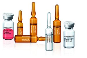 İzmir Alsancak’ta Dermatolog Dr. Sedef Demirer tarafından uygulanan cilt gençleştirme aşısı ile yüz ve cilt yenileme işlemi