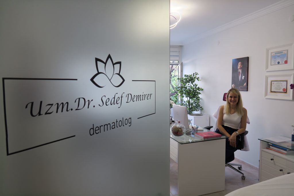 Uzman Dermatolog Dr. Sedef Demirer fotoğrafı – İzmir Alsancak dermatoloji uzmanı