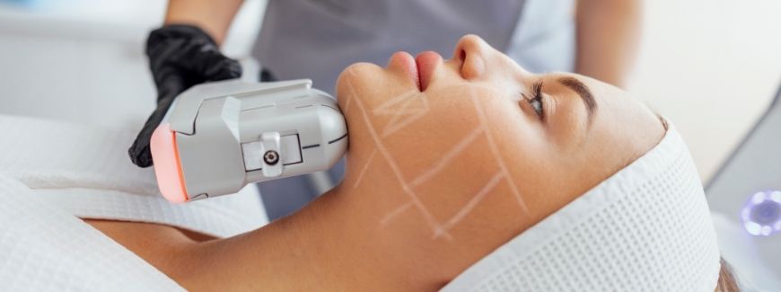 hifu izmir dr sedef demirer İzmir Alsancak’ta Dermatolog Dr. Sedef Demirer tarafından uygulanan HIFU ile ameliyatsız yüz germe ve cilt sıkılaştırma tedavisi